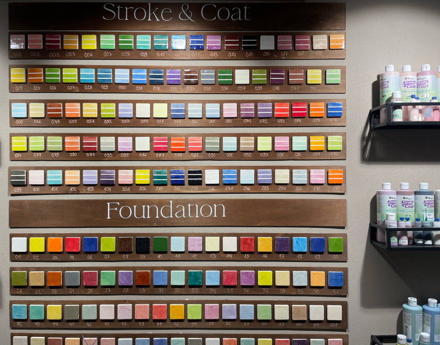 An der Wand hängende Farbauswahl