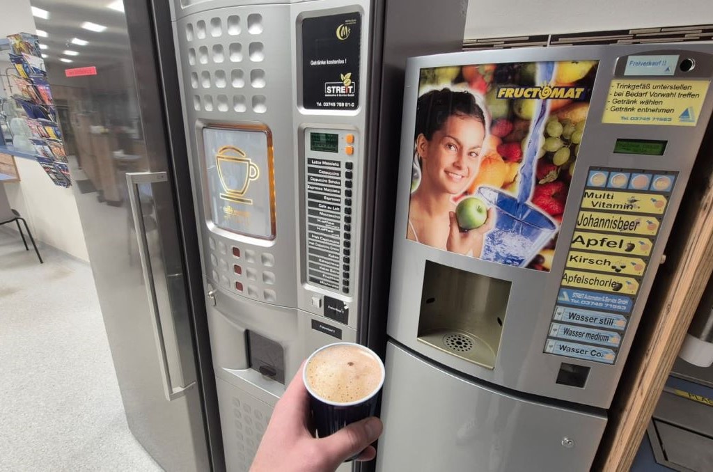 Getränkeautomaten für Saft und Kaffee