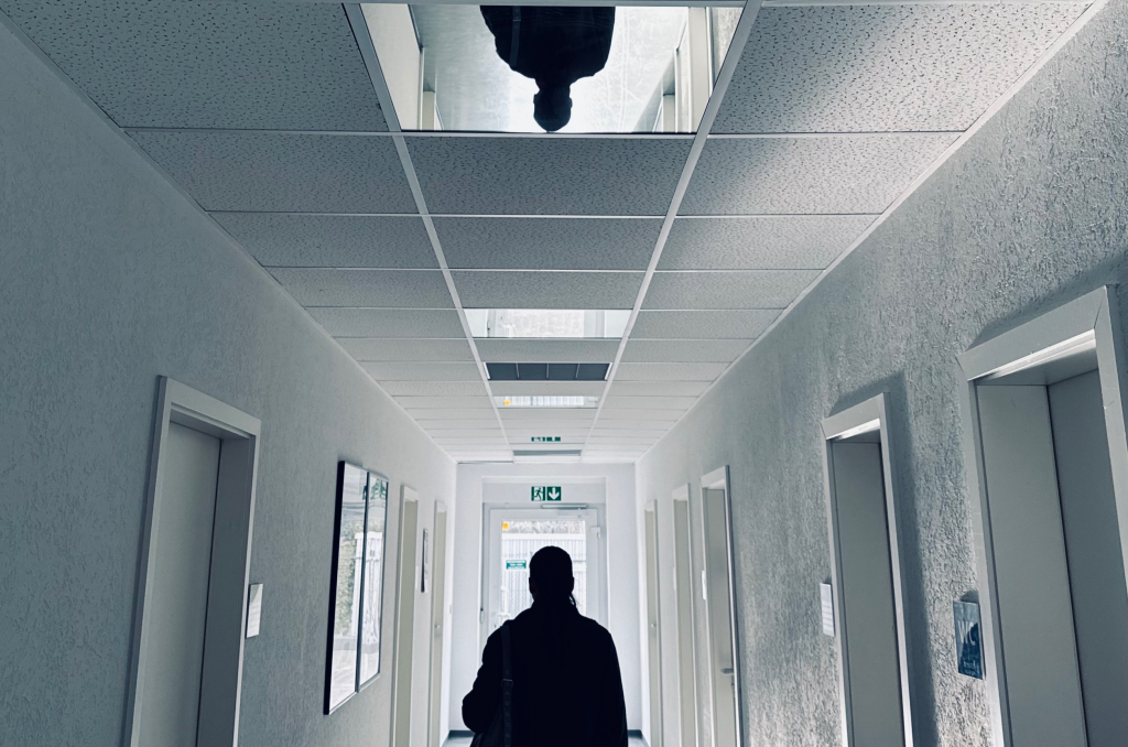 Symbolbild im Gang des Haus 20 der HSMW