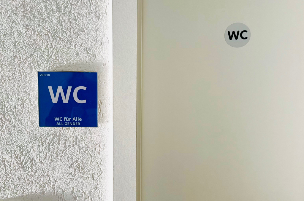 Die "neuen" genderneutralen Toiletten in Haus 20 der HSMW