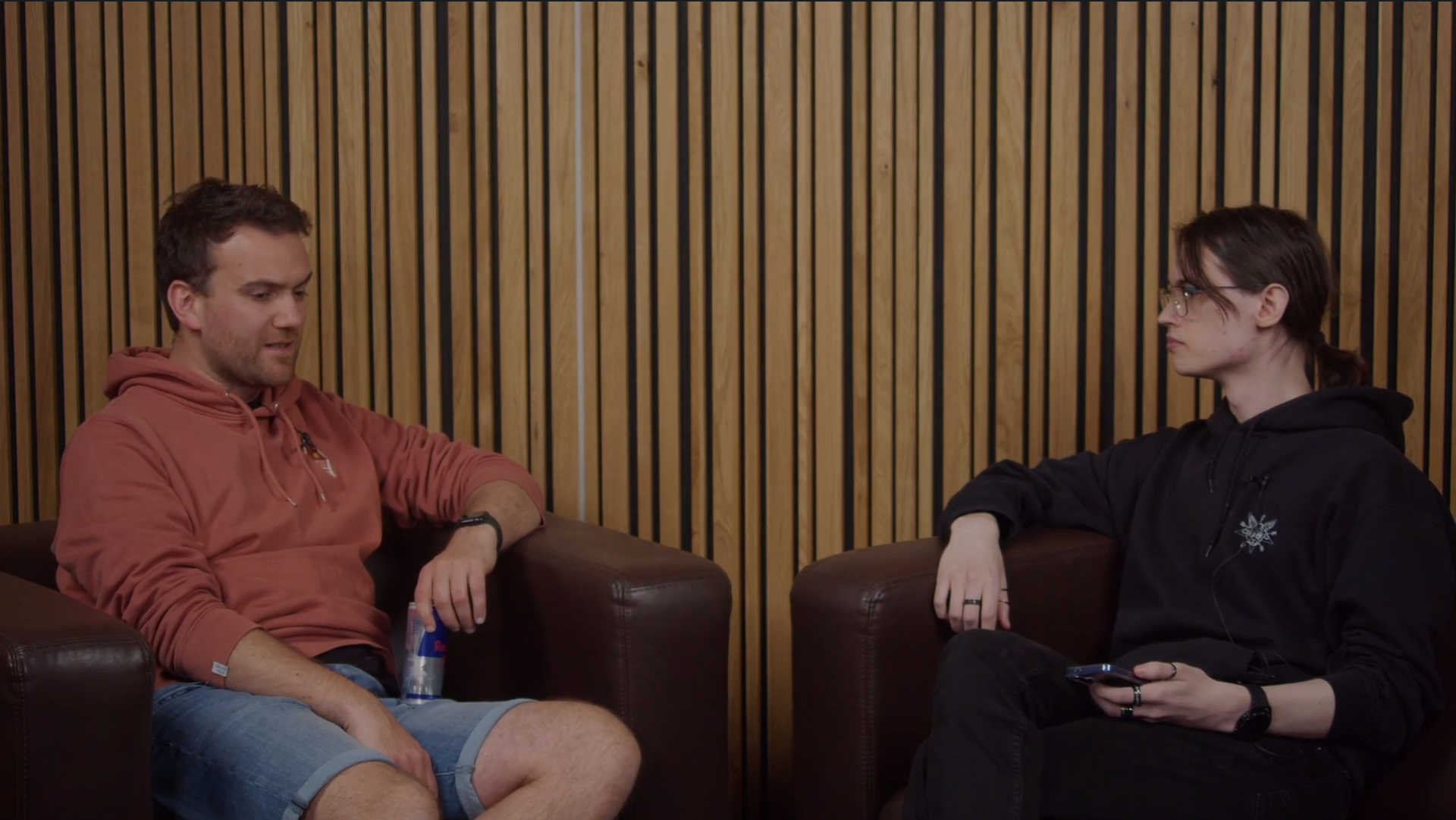 Im Bild sind Markus Bonk (l.) und Nova Hoffmann (r.) beim Inteview zu sehen